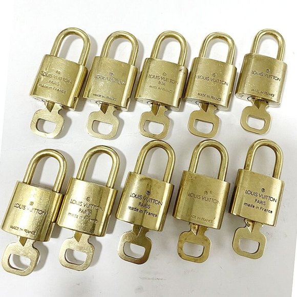 Authentic LOUIS VUITTON LV 10 SET PADLOCK KEY BAG CHARM CADENA GOLD-PLATED - Picture 2 of 4
